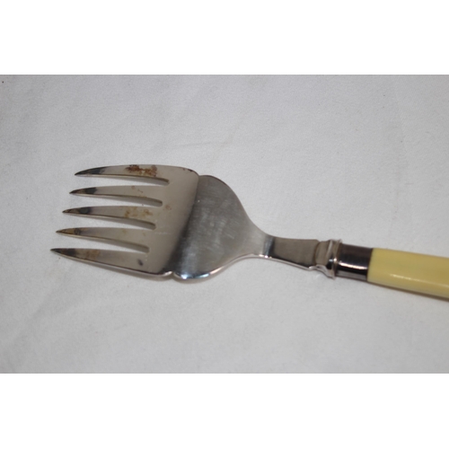 928 - CASED SILVER FERRULED FISH SERVING SET, SHEFFIELD 1919