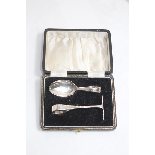 933 - CASED SILVER CHRISTENING SET, SILVER 33.92 GRAMS