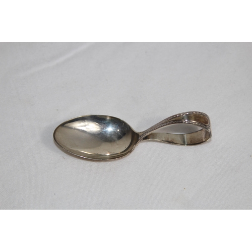 933 - CASED SILVER CHRISTENING SET, SILVER 33.92 GRAMS