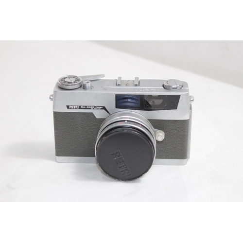 443 - VINTAGE PETRI CAMERA
