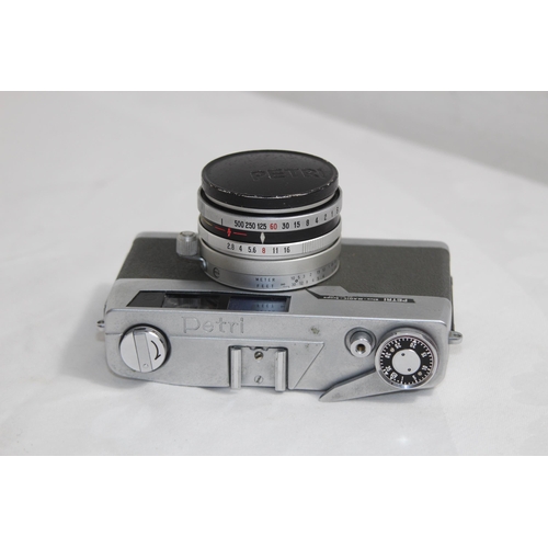 443 - VINTAGE PETRI CAMERA