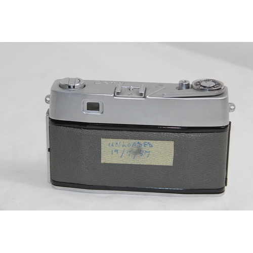 443 - VINTAGE PETRI CAMERA