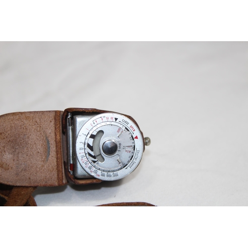 443 - VINTAGE PETRI CAMERA