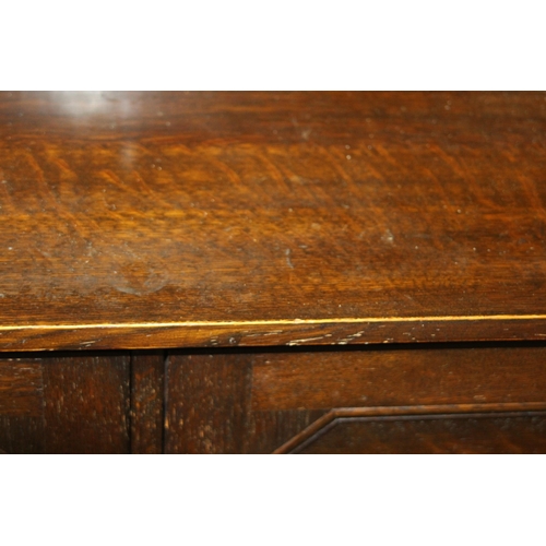 21 - ANTIQUE EDWARDIAN OAK DRESSER
195 X 132 X 53CM