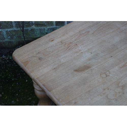 25 - QUANTITY OF PINE FURNITURE
67 X 91 X 39CM