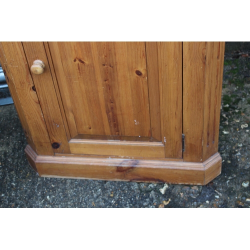 25 - QUANTITY OF PINE FURNITURE
67 X 91 X 39CM