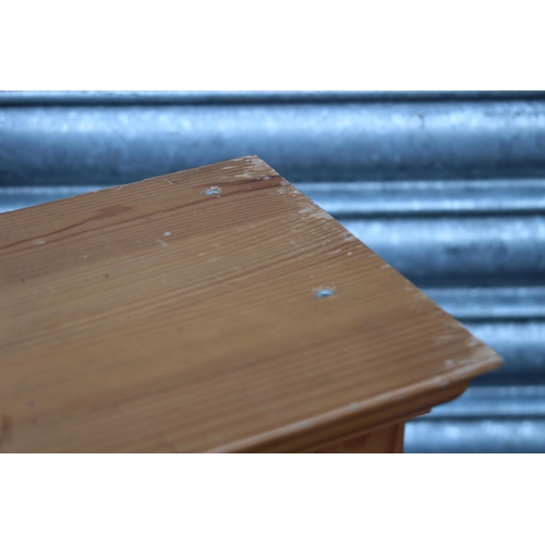 25 - QUANTITY OF PINE FURNITURE
67 X 91 X 39CM