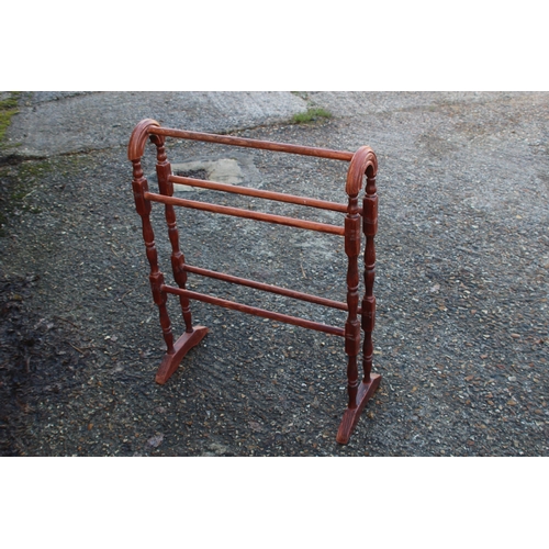 52 - VINTAGE CEILING DRYER RACK AND TWO TOWEL RAILS 
200 X 49CM