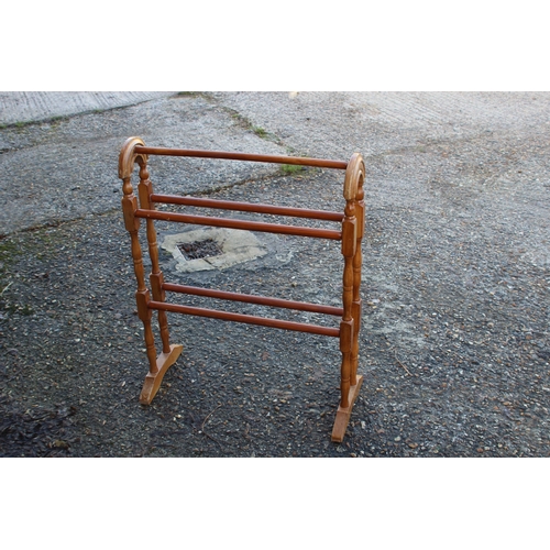 52 - VINTAGE CEILING DRYER RACK AND TWO TOWEL RAILS 
200 X 49CM