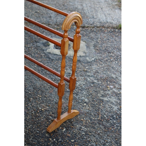 52 - VINTAGE CEILING DRYER RACK AND TWO TOWEL RAILS 
200 X 49CM