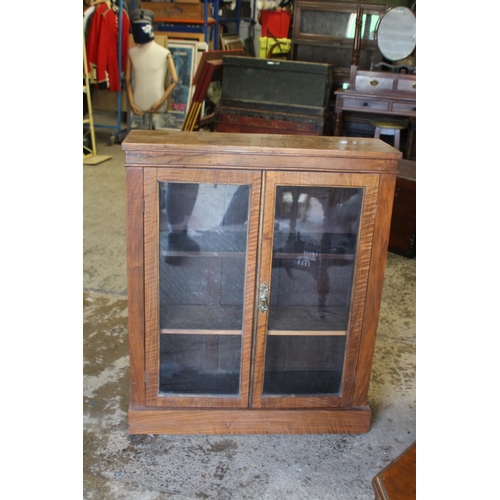 68 - THREE VINTAGE PIECES OF FURNITURE 
86 X 28 X 103CM