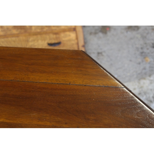 68 - THREE VINTAGE PIECES OF FURNITURE 
86 X 28 X 103CM