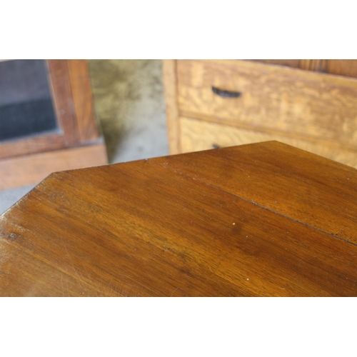 68 - THREE VINTAGE PIECES OF FURNITURE 
86 X 28 X 103CM