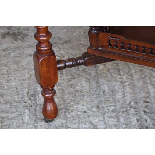 68 - THREE VINTAGE PIECES OF FURNITURE 
86 X 28 X 103CM