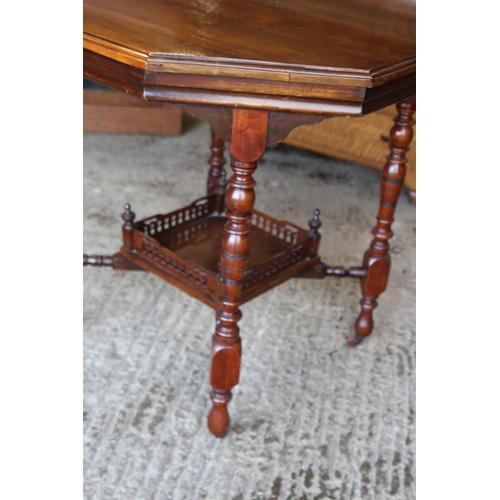 68 - THREE VINTAGE PIECES OF FURNITURE 
86 X 28 X 103CM