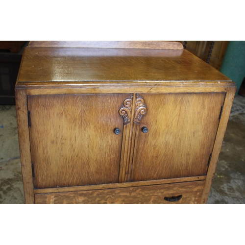 68 - THREE VINTAGE PIECES OF FURNITURE 
86 X 28 X 103CM