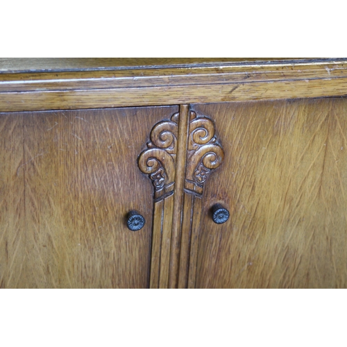 68 - THREE VINTAGE PIECES OF FURNITURE 
86 X 28 X 103CM