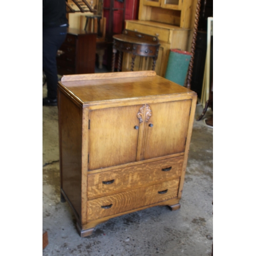 68 - THREE VINTAGE PIECES OF FURNITURE 
86 X 28 X 103CM