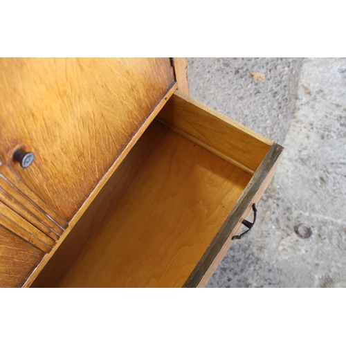 68 - THREE VINTAGE PIECES OF FURNITURE 
86 X 28 X 103CM