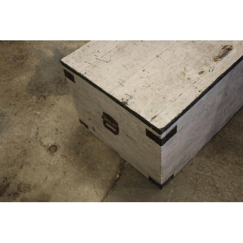 36 - LARGE VINTAGE TRUNK 
92 X 50 X 44CM