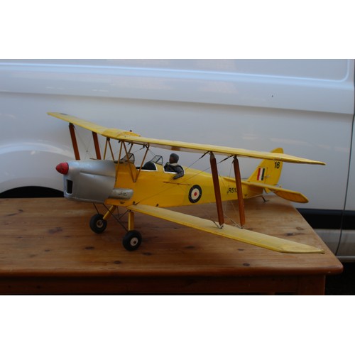 540 - LARGE VINTAGE AIRPLANE MODEL
118 X 144 X 40CM