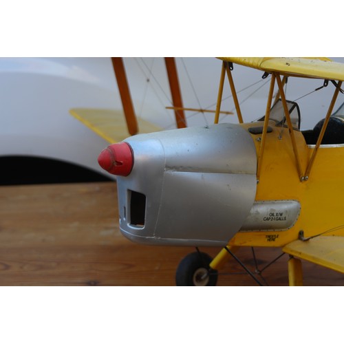 540 - LARGE VINTAGE AIRPLANE MODEL
118 X 144 X 40CM