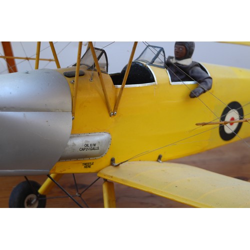 540 - LARGE VINTAGE AIRPLANE MODEL
118 X 144 X 40CM