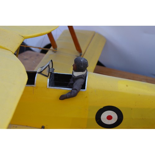 540 - LARGE VINTAGE AIRPLANE MODEL
118 X 144 X 40CM