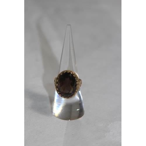 983 - 9CT GOLD RING - 6.91G - SIZE M 1/2