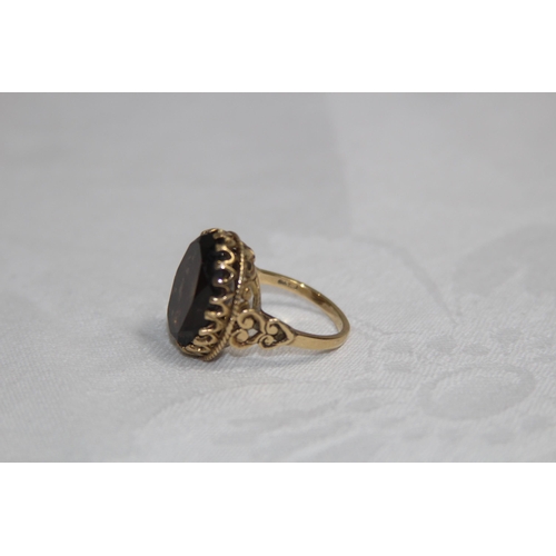 983 - 9CT GOLD RING - 6.91G - SIZE M 1/2