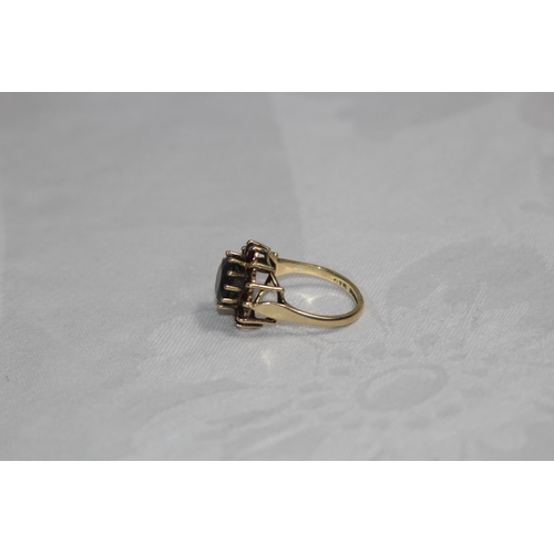 986 - 9CT GOLD AND GARNET RING - 5.1G - SIZE P