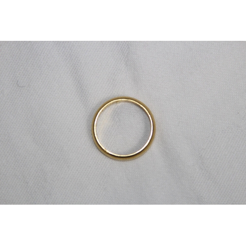 989 - 18CT GOLD BAND - 4.74G - SIZE Q