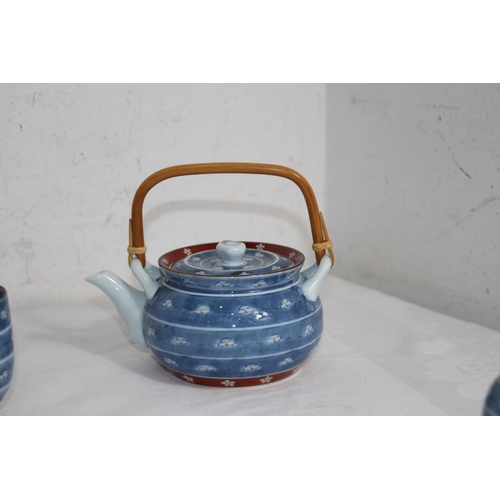 239 - SMALL QUANTITY OF ORIENTAL CHINA