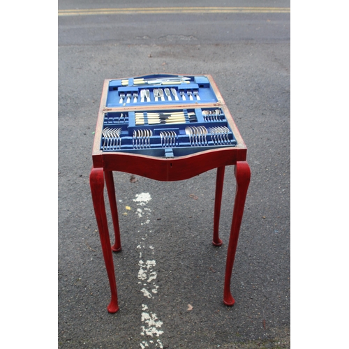 448 - VINTAGE CUTLERY SET ON LEGS