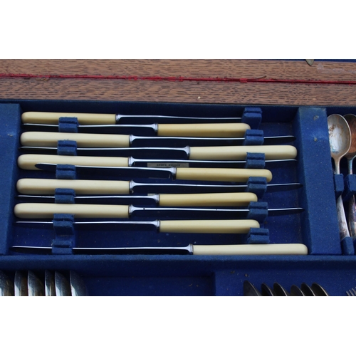 448 - VINTAGE CUTLERY SET ON LEGS