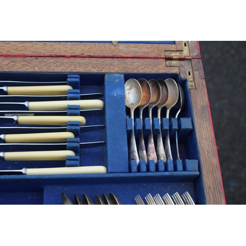 448 - VINTAGE CUTLERY SET ON LEGS