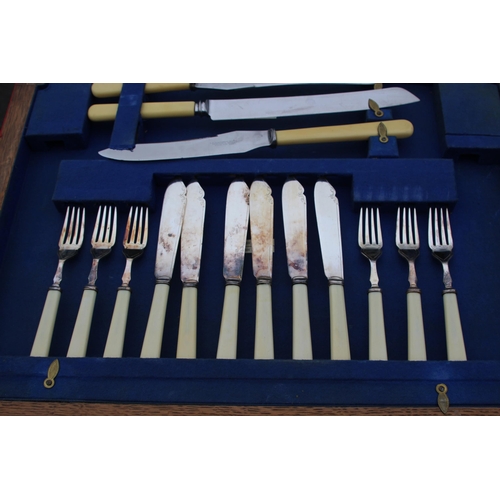 448 - VINTAGE CUTLERY SET ON LEGS