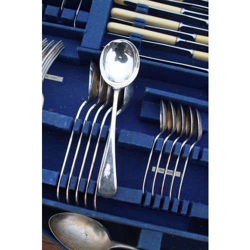 448 - VINTAGE CUTLERY SET ON LEGS