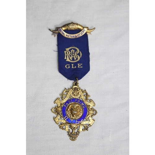 567 - SILVER & ENAMEL MASONIC BUFFALO MEDAL/JEWEL, BIRMINGHAM 1920, 1925-26 INSCRIPTION, 32 GRAMS INC RIBB... 