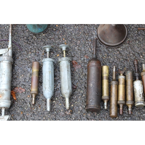 789 - QUANTITY OF INTERESTING AUTOMOBILE EPHEMERA