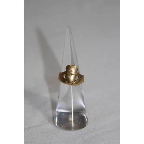 997 - 9CT GOLD CLADDAGH RING - 4.21 - SIZE G