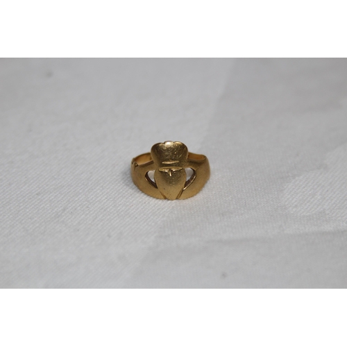 997 - 9CT GOLD CLADDAGH RING - 4.21 - SIZE G