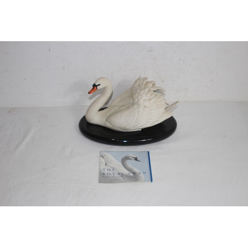 240 - FRANKLIN MINT ROYAL SWAN FIGURE 
30 X 17CM