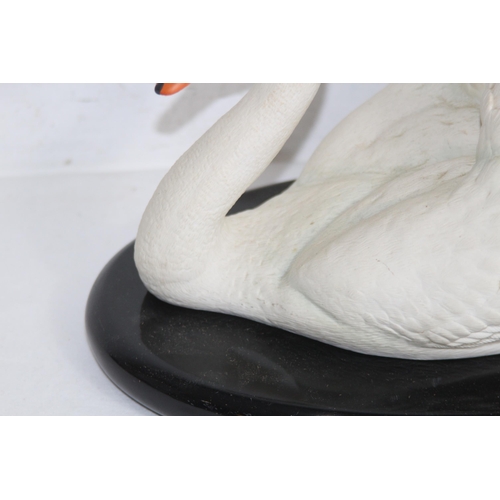 240 - FRANKLIN MINT ROYAL SWAN FIGURE 
30 X 17CM