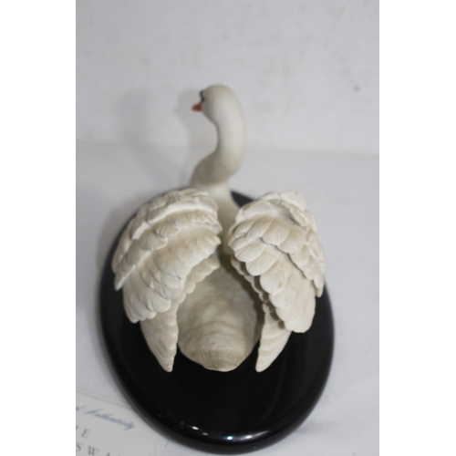 240 - FRANKLIN MINT ROYAL SWAN FIGURE 
30 X 17CM