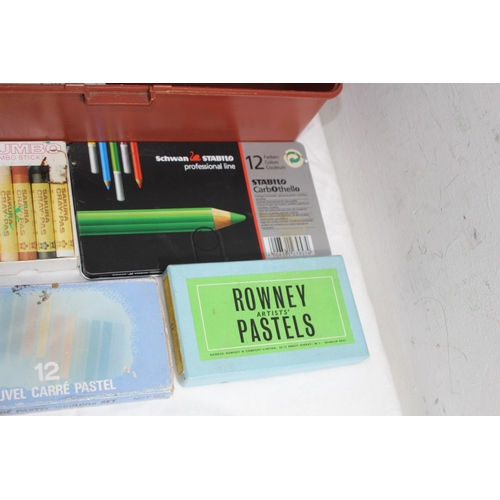 454 - QUANTITY OF ART MATERIAL