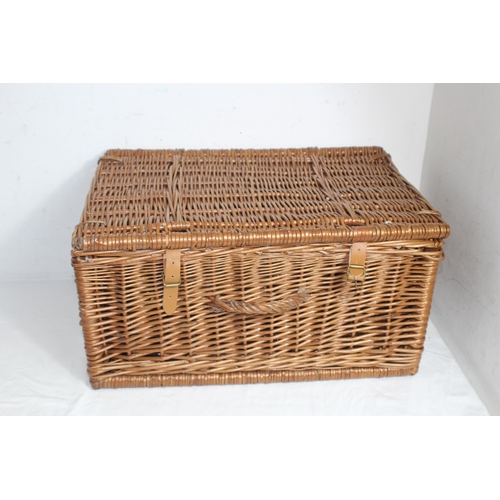 457 - WICKET PICNIC BASKET AND CONTENTS 
36 X 53 X 26CM