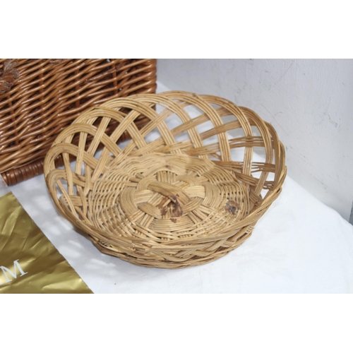 457 - WICKET PICNIC BASKET AND CONTENTS 
36 X 53 X 26CM