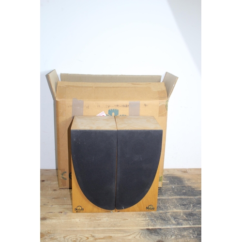 557 - PAIR OF BOXED CASTLES SPEAKERS