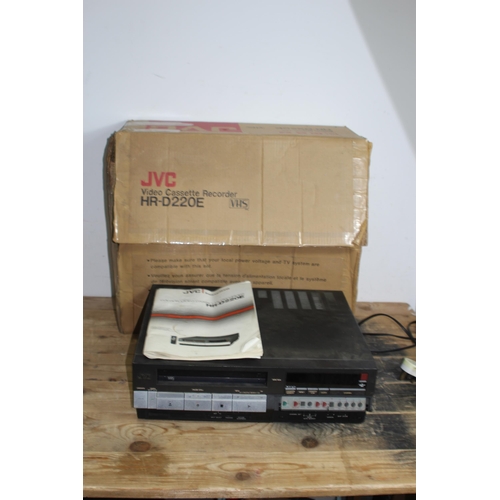 558 - VINTAGE JVC CASSETTE RECORDER